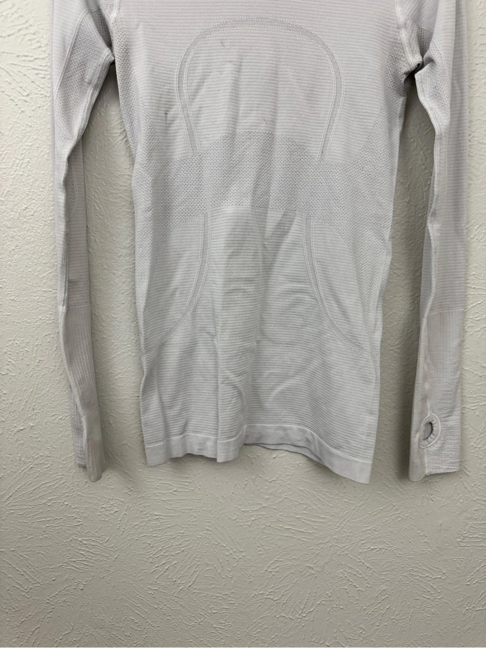 lululemon Run Swiftly Tech Long Sleeve Mesh Top Size 4 White Thumbholes